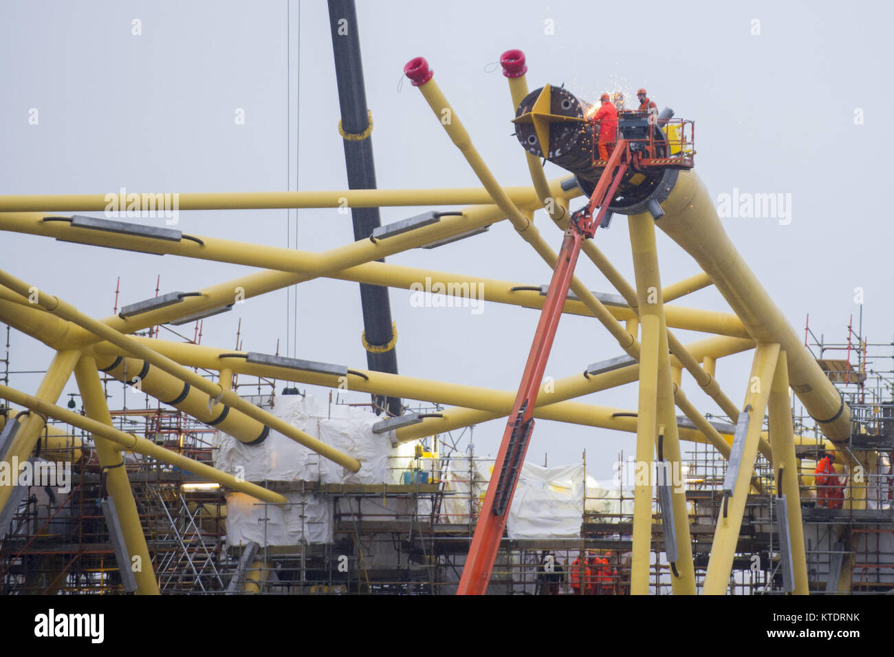 Schottische erster Minister Nicola Sturgeon erfüllt Personal in Burntisland Herstellungen in Methil, nachdem eine Einigung war die Bedrohung der Verwaltung von der Herstellung Firma BiFab zu heben. Mit: Atmosphäre, wo: Fife, Großbritannien Wann: 22 Aug 2017 Quelle: Euan Kirsche/WENN.com Stockfoto