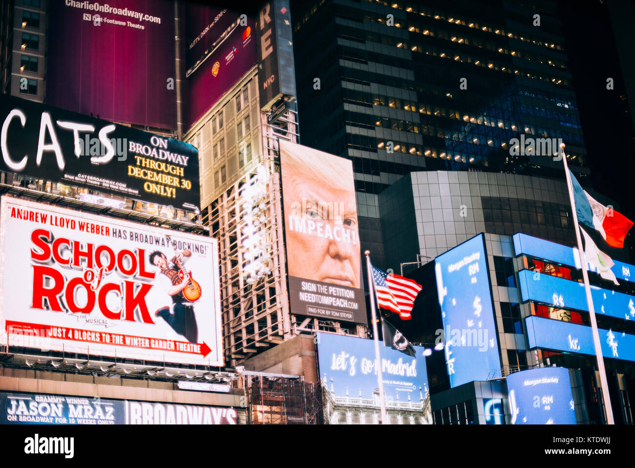 Amtsenthebungsverfahren gegen Donald Trump, Plakat, von Tom Steyer, Times Square, New York City finanziert Stockfoto