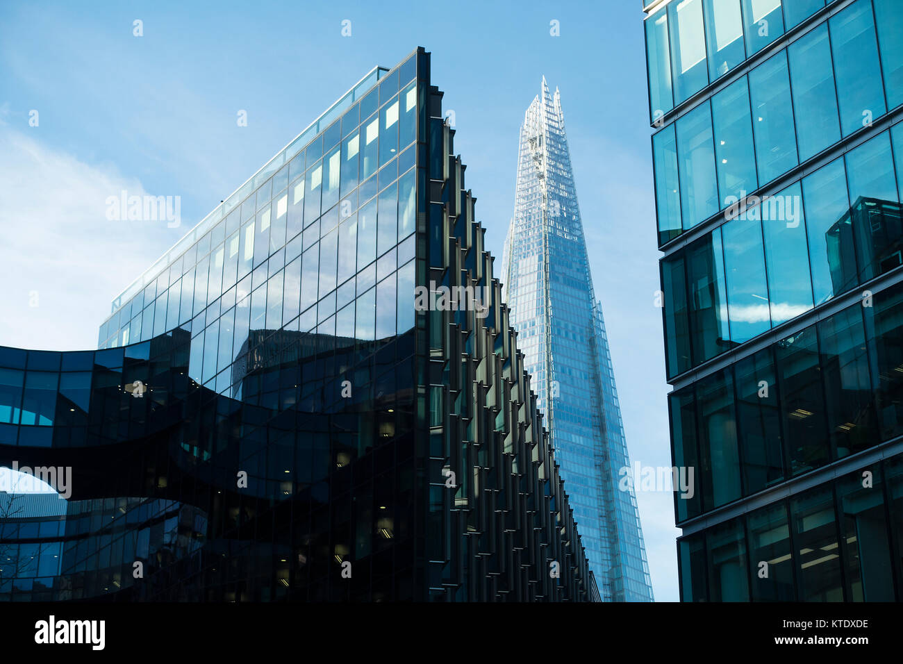 Der Shard Wolkenkratzer und modernen Verglasten Büroräume in Southwark South Bank London England United Kingdom UK Stockfoto