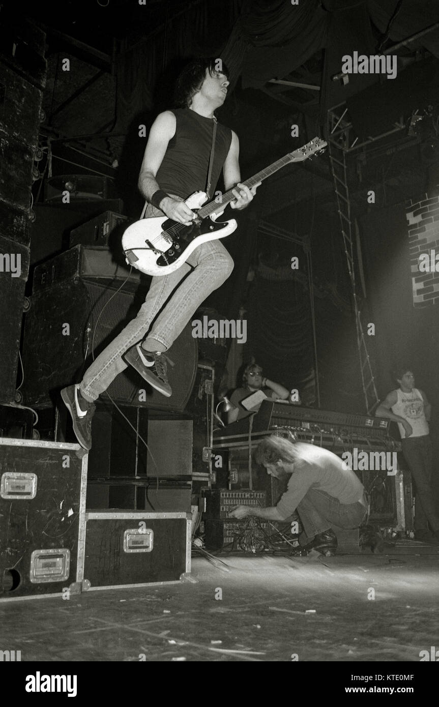 Johnny Ramone, Lead Gitarrist in der Ramones, am Lyceum in London, 27. Februar 1985 ... Die Ramones waren die Vor allem US Punk Band der 70er Stockfoto