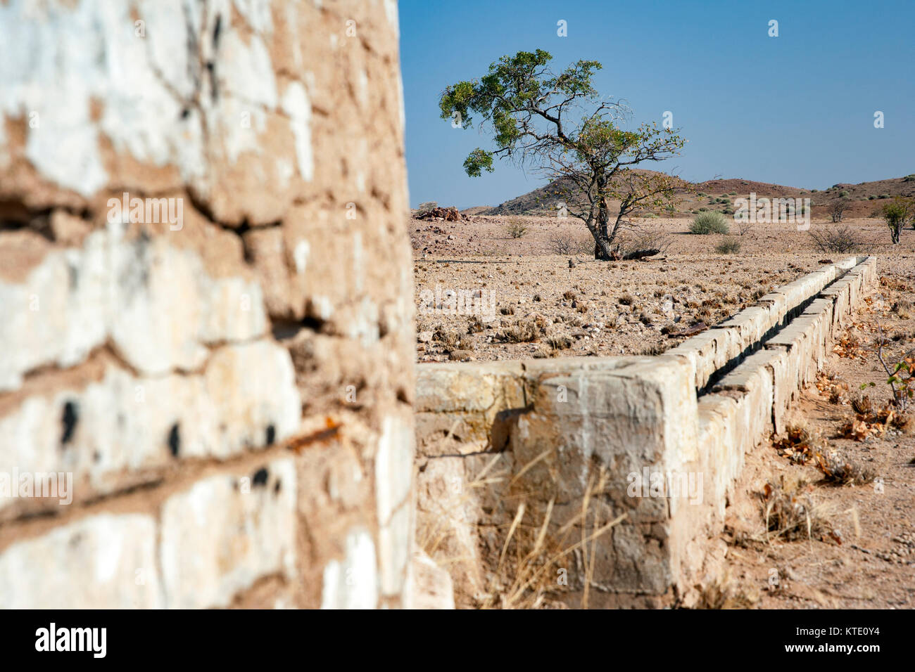 Alten Steintrog in der Landschaft - Huab unter Leinwand, Damaraland, Namibia, Afrika Stockfoto