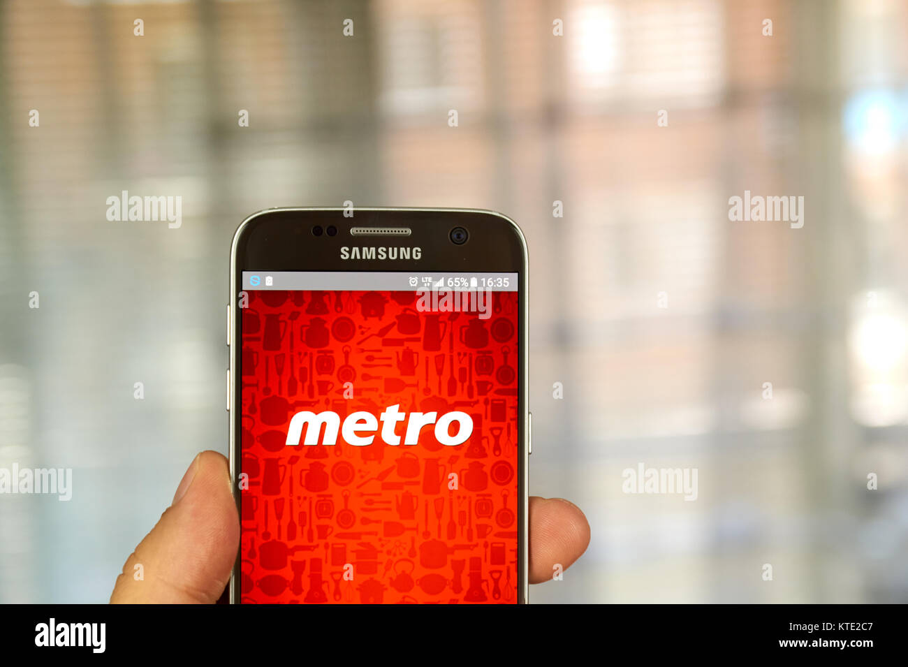 MONTREAL, KANADA - 24. JUNI 2016: Metro Android Anwendung auf Samsung S7-Bildschirm. Metro Inc. ist Lebensmitteleinzelhandel, die in den kanadischen Provinzen Stockfoto