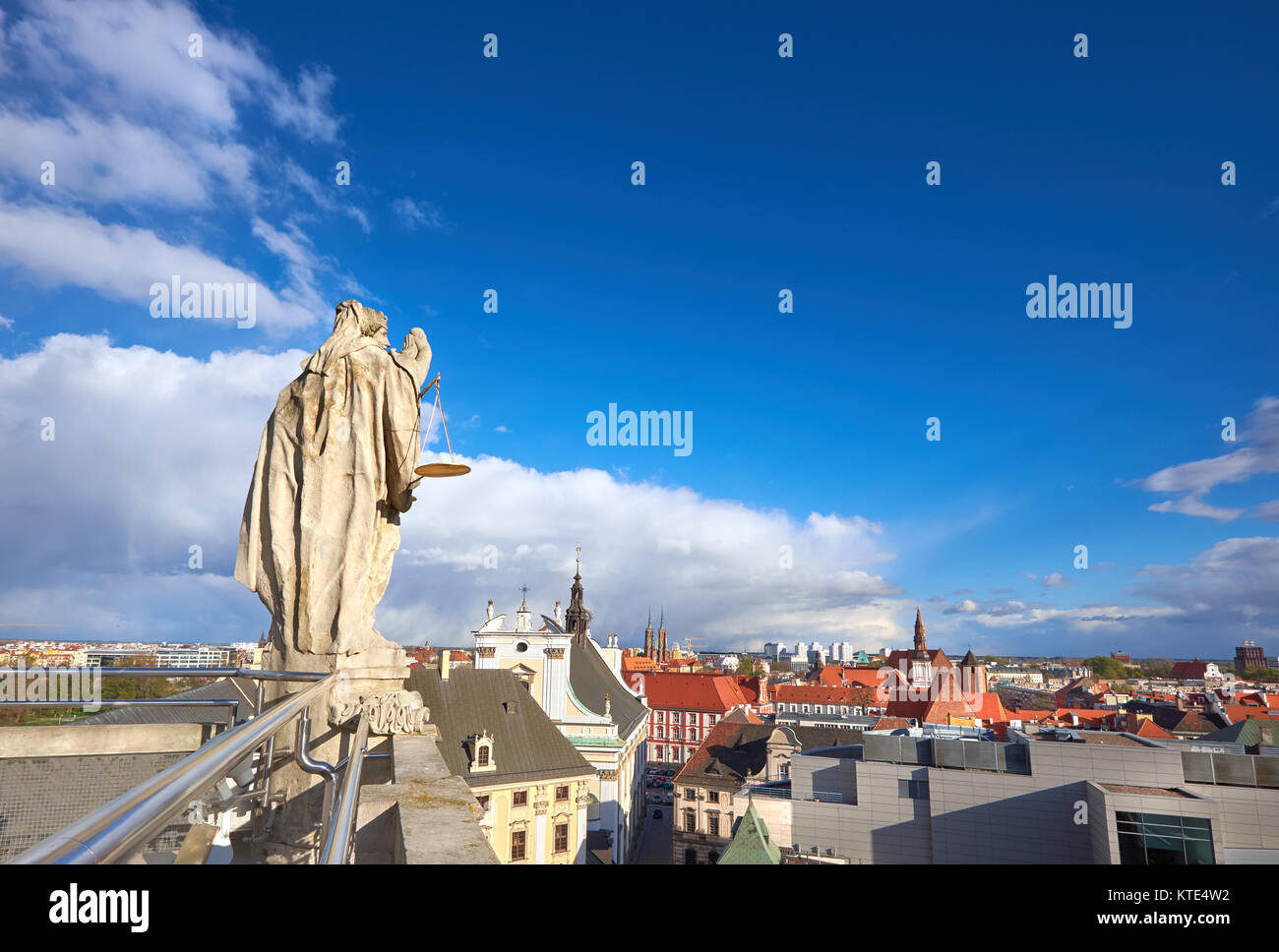 Vogelperspektive vom mathematischen Turm in der historischen Universität Breslau, im Jahr 1737 gebaut. Historische Hauptstadt von Niederschlesien, Polen, Europa. Stockfoto