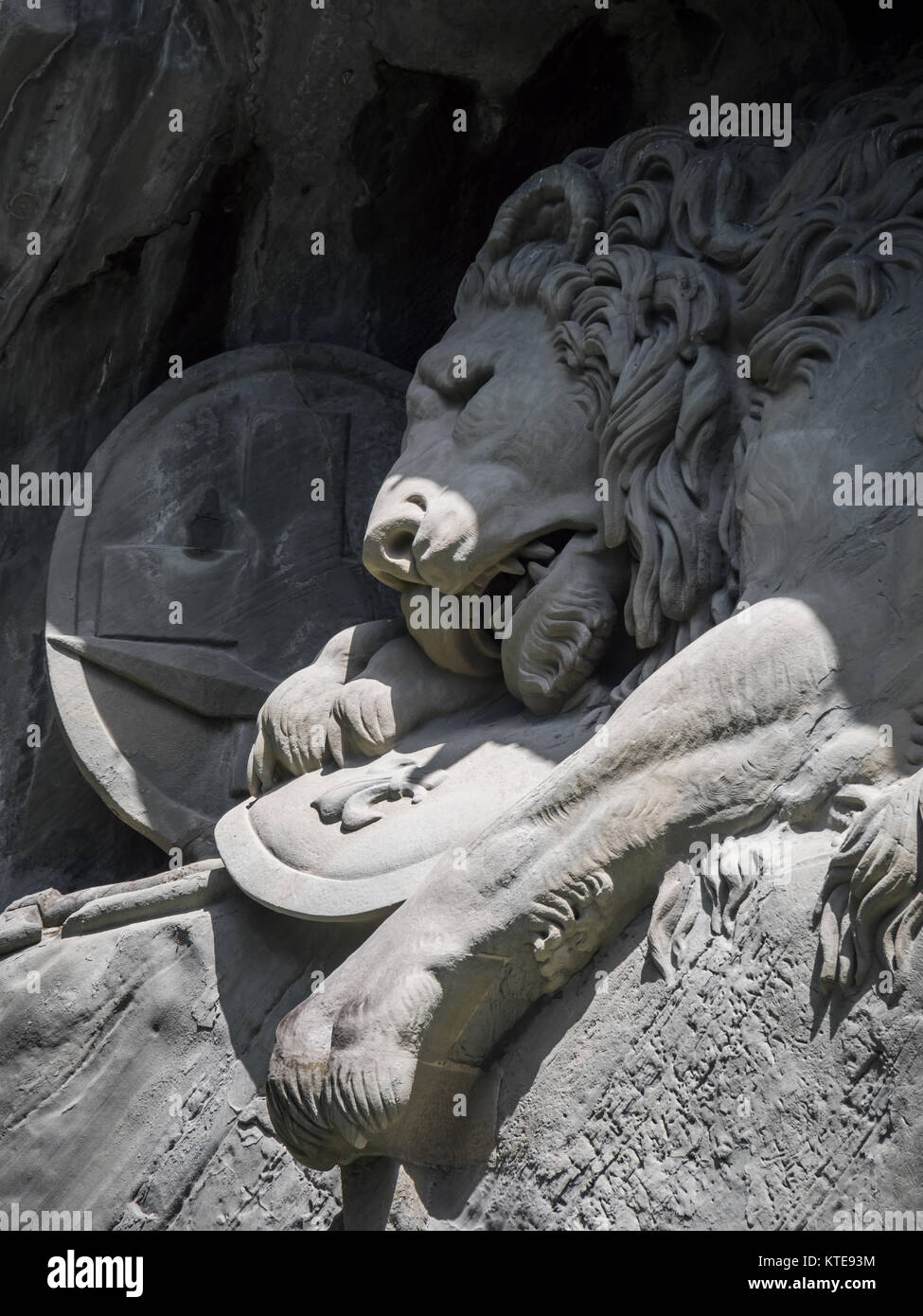 Lewendenkmal, das Löwendenkmal in Luzern, Schweiz. Es war auf den Fels gehauen die Schweizergarde von Ludwig XVI. von Frankreich zu ehren. Stockfoto