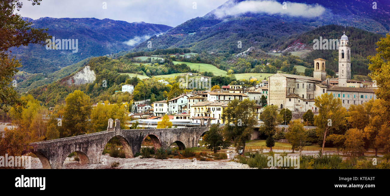 Beeindruckende Bobbio Dorf, Panoramaaussicht, Emilia Romagna, Italien. Stockfoto