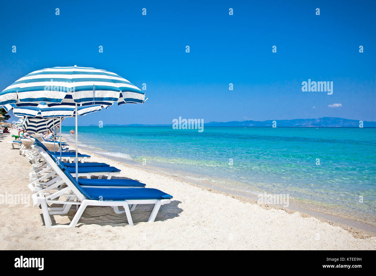 Schöne Hanioti Strand auf der Halbinsel Kasandra, Chalkidiki, Griechenland. Stockfoto