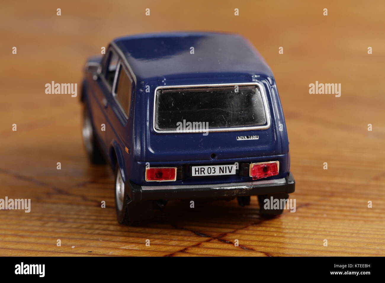 Lada Niva VAZ 21214 Modell 1:43 Stockfoto