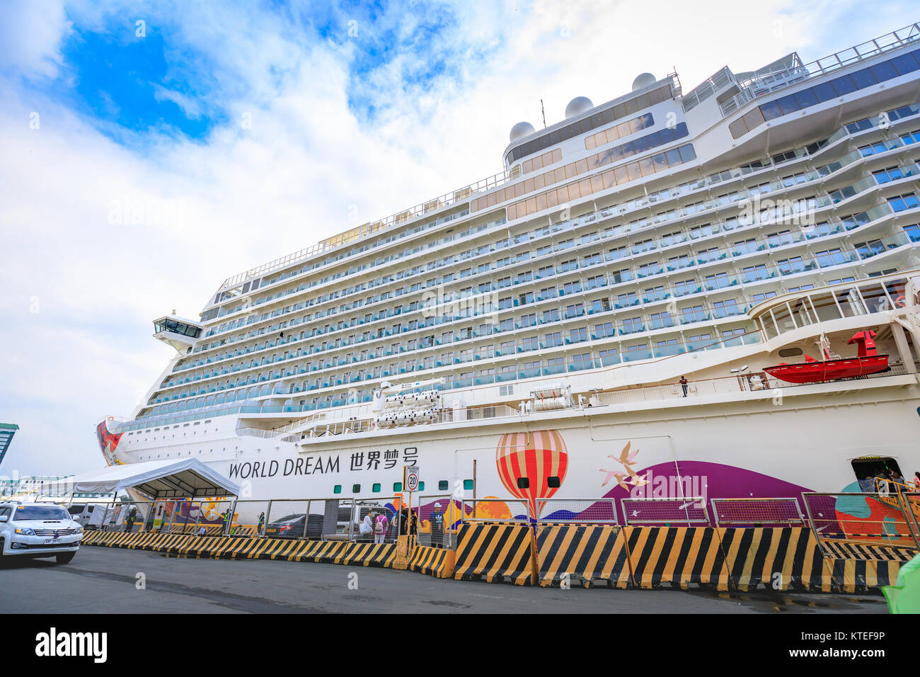 Welt Traumschiff von Dream Cruises im Hafen von Manila am 21.November 2017 kamen in der Metro Manila, Philippinen Stockfoto