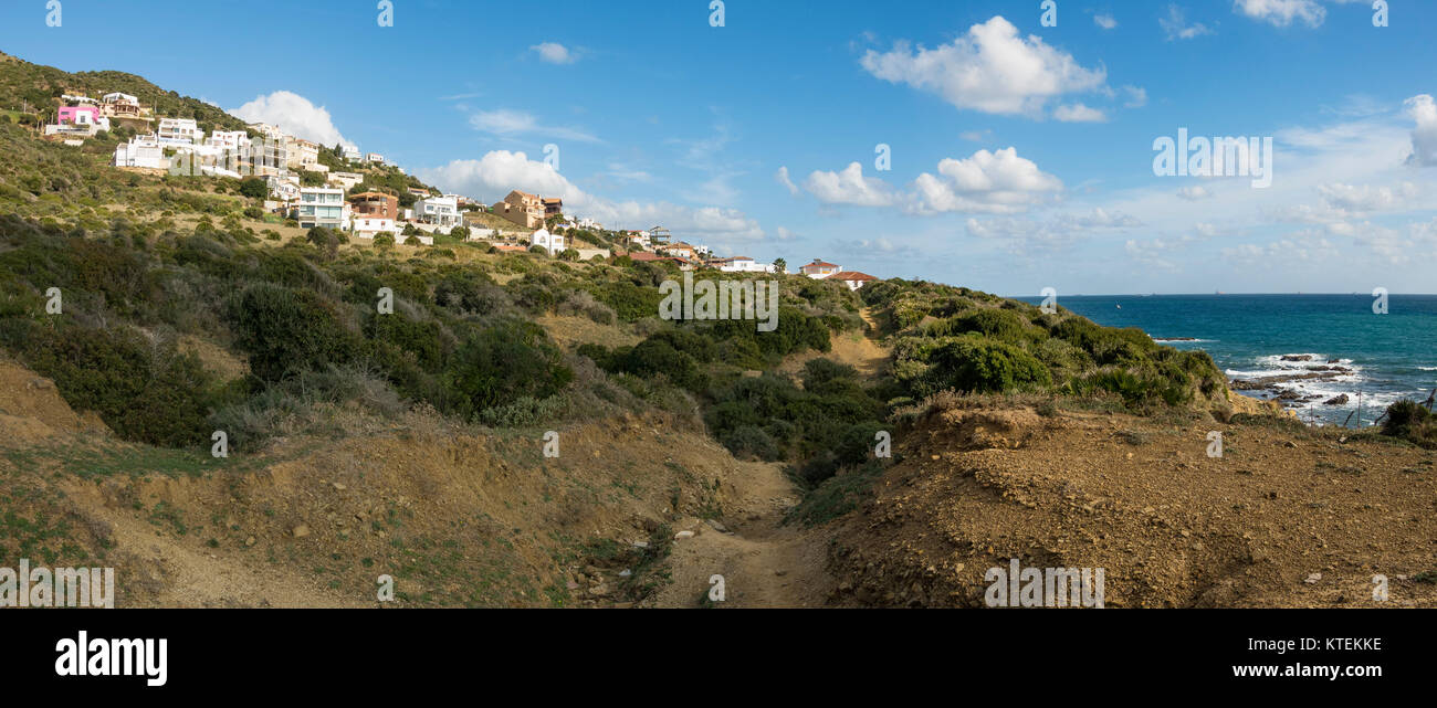 Urbanisation Punta Carnero, Algeciras, an der Straße von Gibraltar, Cadiz. Andalusien, Spanien. Stockfoto