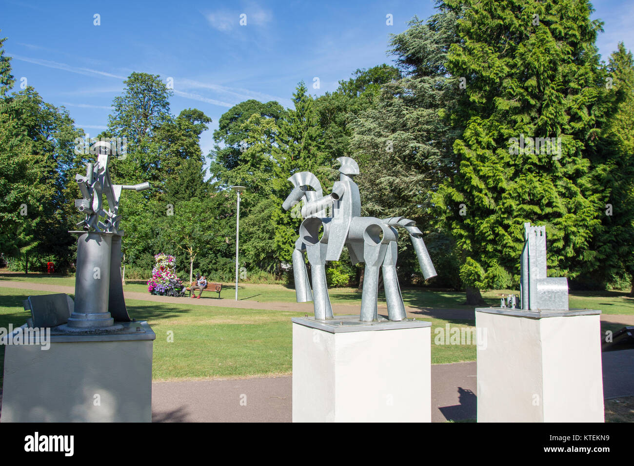 Moderne Skulpturen im Grove House Gardens, Dunstable, Bedfordshire, England, Vereinigtes Königreich Stockfoto
