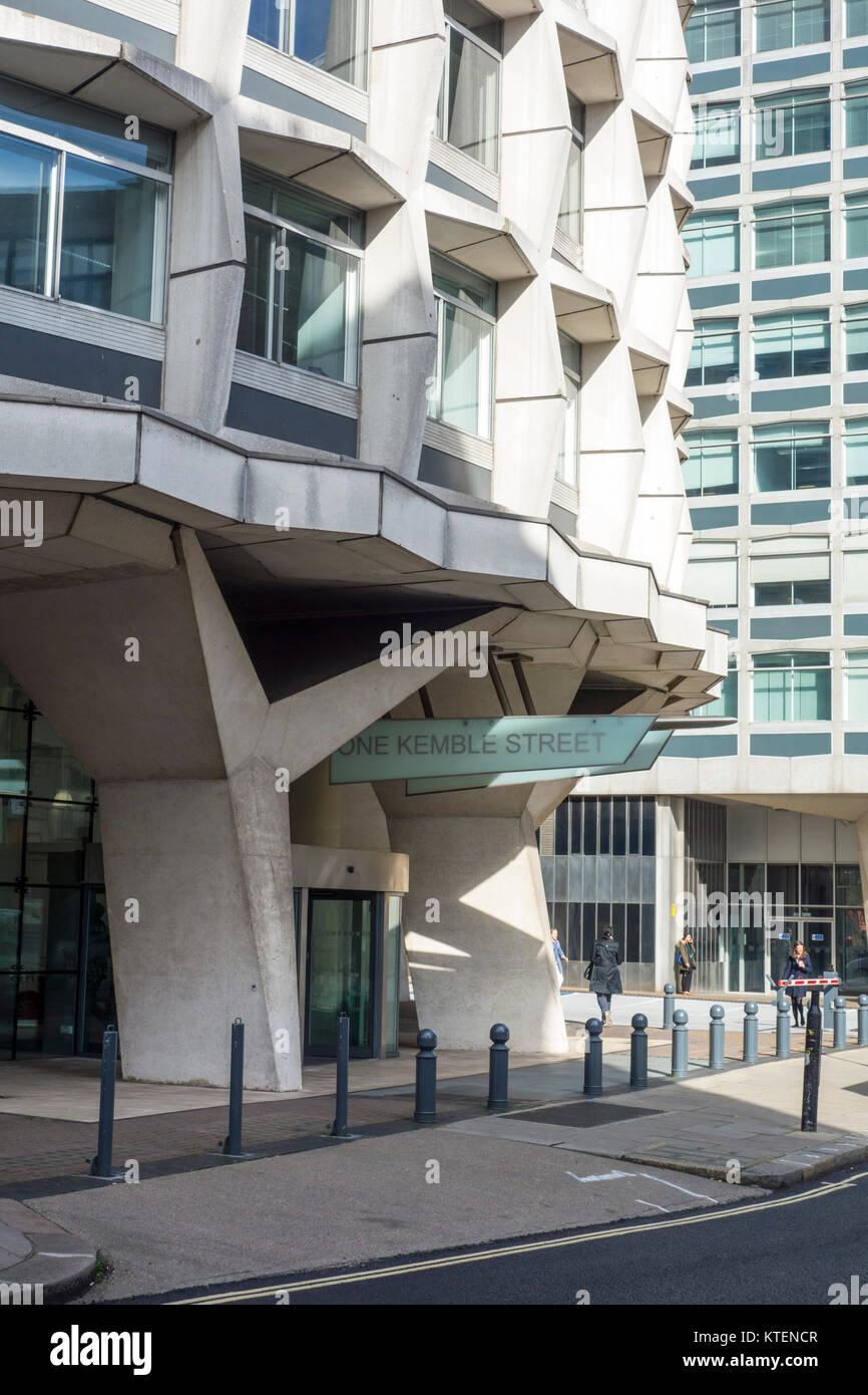 Brutalist architecture London: Eine Kemble Straße & Civil Aviation Authority (CAA), Raum Haus von George Marsh Stockfoto