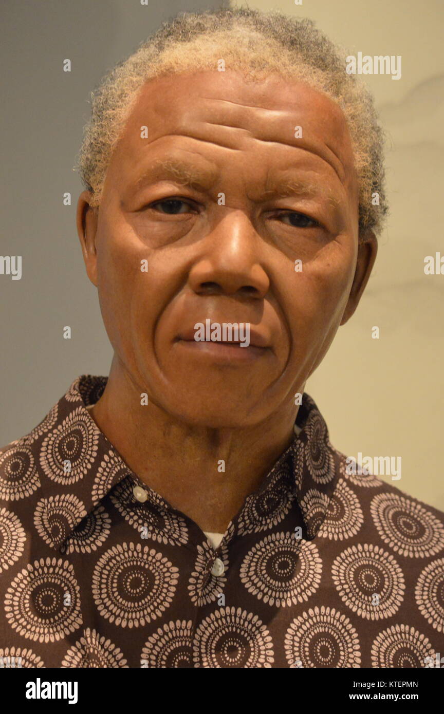 New York, USA. 22 Dez 2017. Die Wachsfigur von Nelson Mandela im Madame Tussauds New York. Stockfoto