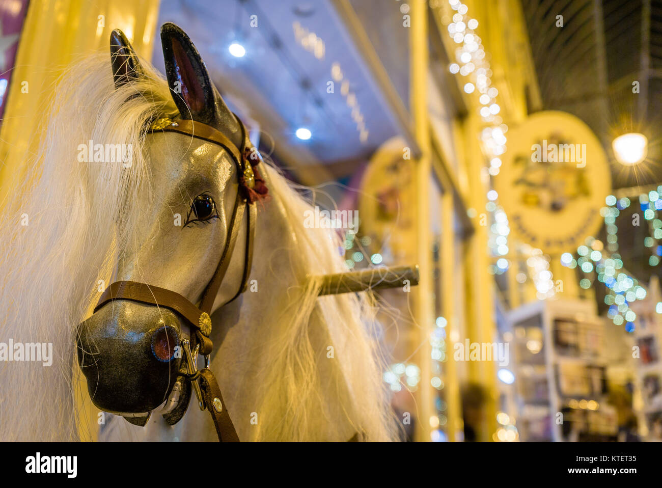 Pferd Kopf auf einer französischen Merry-go-round in Paris Stockfoto