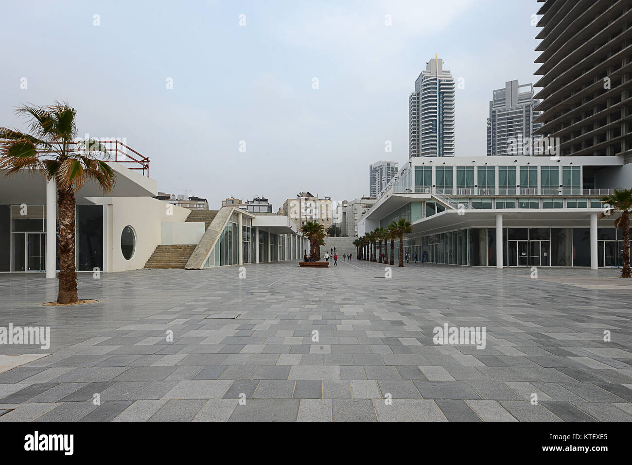 Bat Yam, Israel - 23.Dezember 2017: Neue Architektur Entwicklung von Yam Seeküste. Bat Yam ist ein Resort Stadt am Meer Stockfoto
