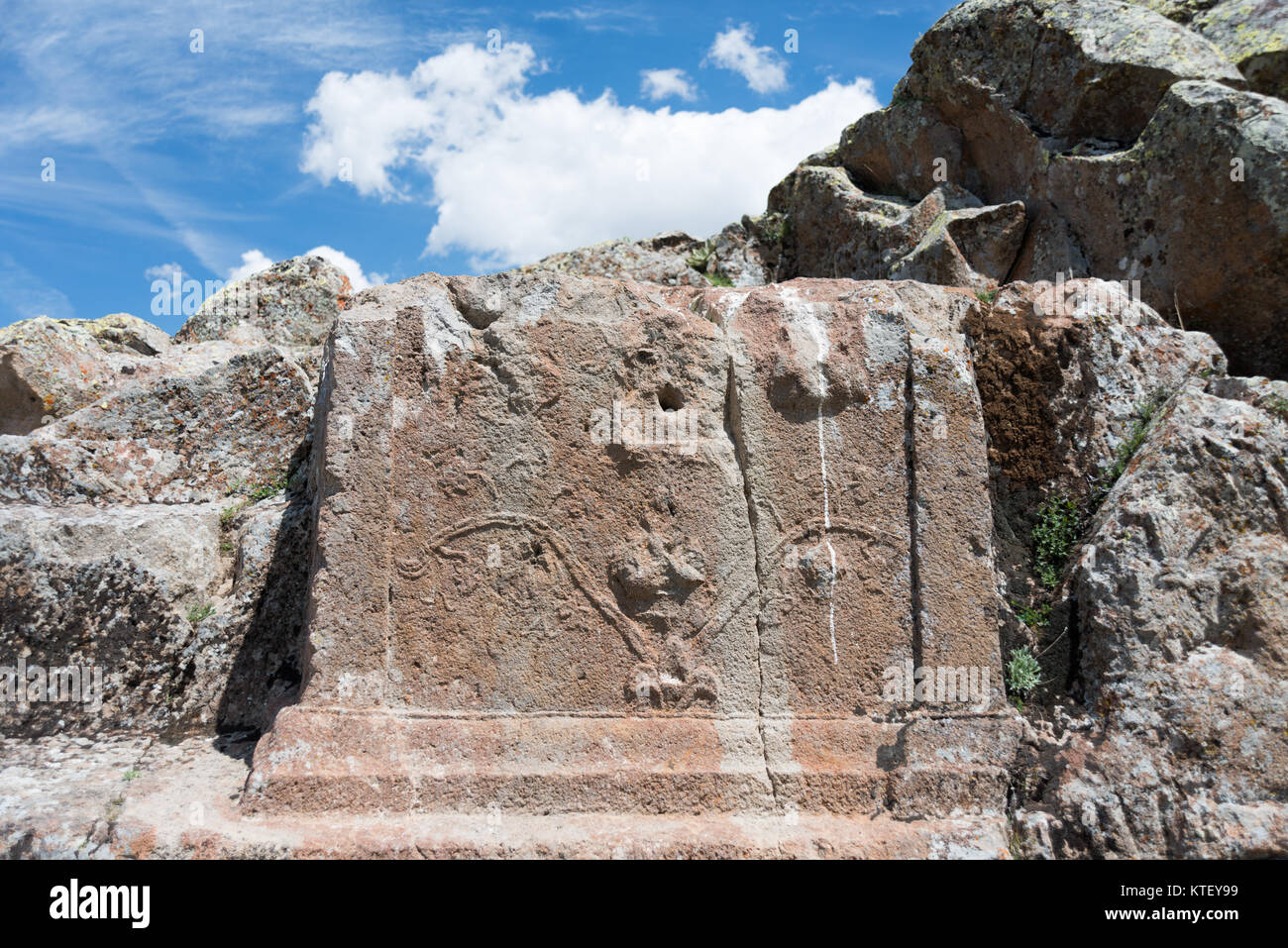 Die Fasıllar Denkmal ist eine große Statue der Hethitischen Sturm - Gott, in einer bergigen Tempel dargestellt, vor einem Berg Gott steht zwischen zwei Löwen. Ich Stockfoto