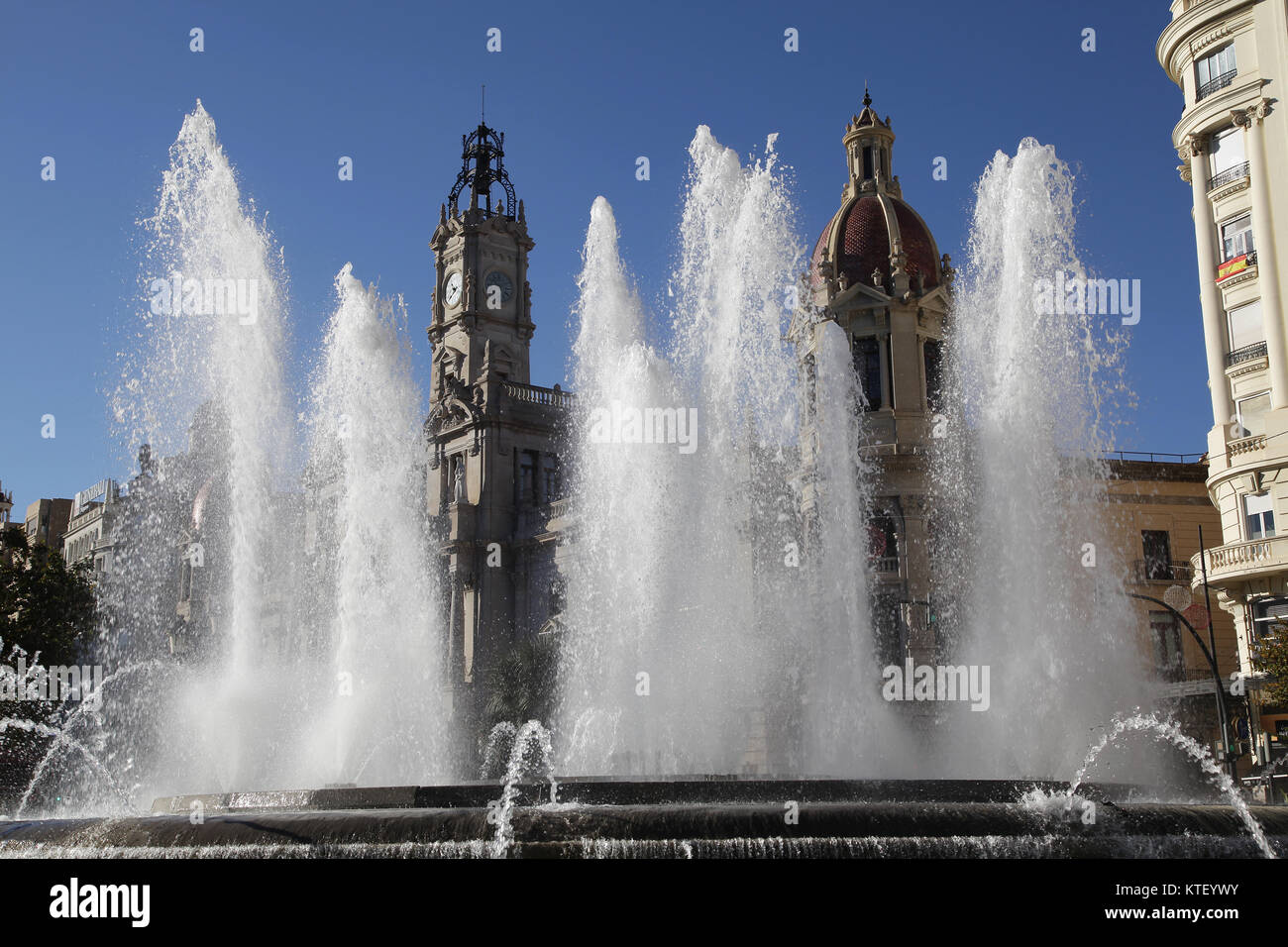 Brunnen an der Plaza del Ayuntamiento Valencia Spanien Stockfoto