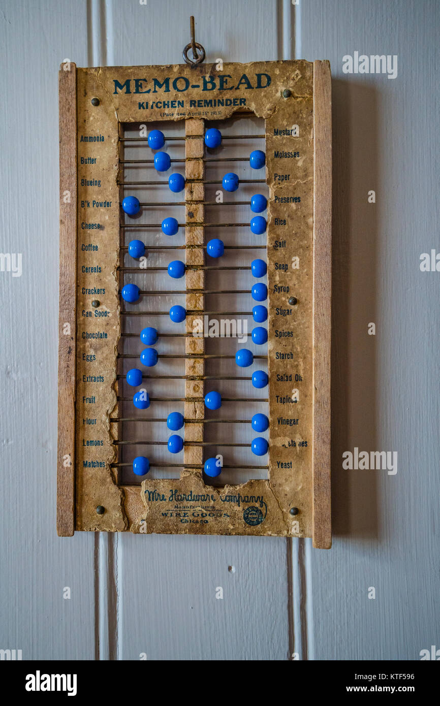 Memo - Raupe eine antike Küche Erinnerung, dass gleicht einem Abacus in der Art, wie es verwendet Perlen, die Folie entlang eines Kabels. Jede Perle steht für ein Objekt o Stockfoto