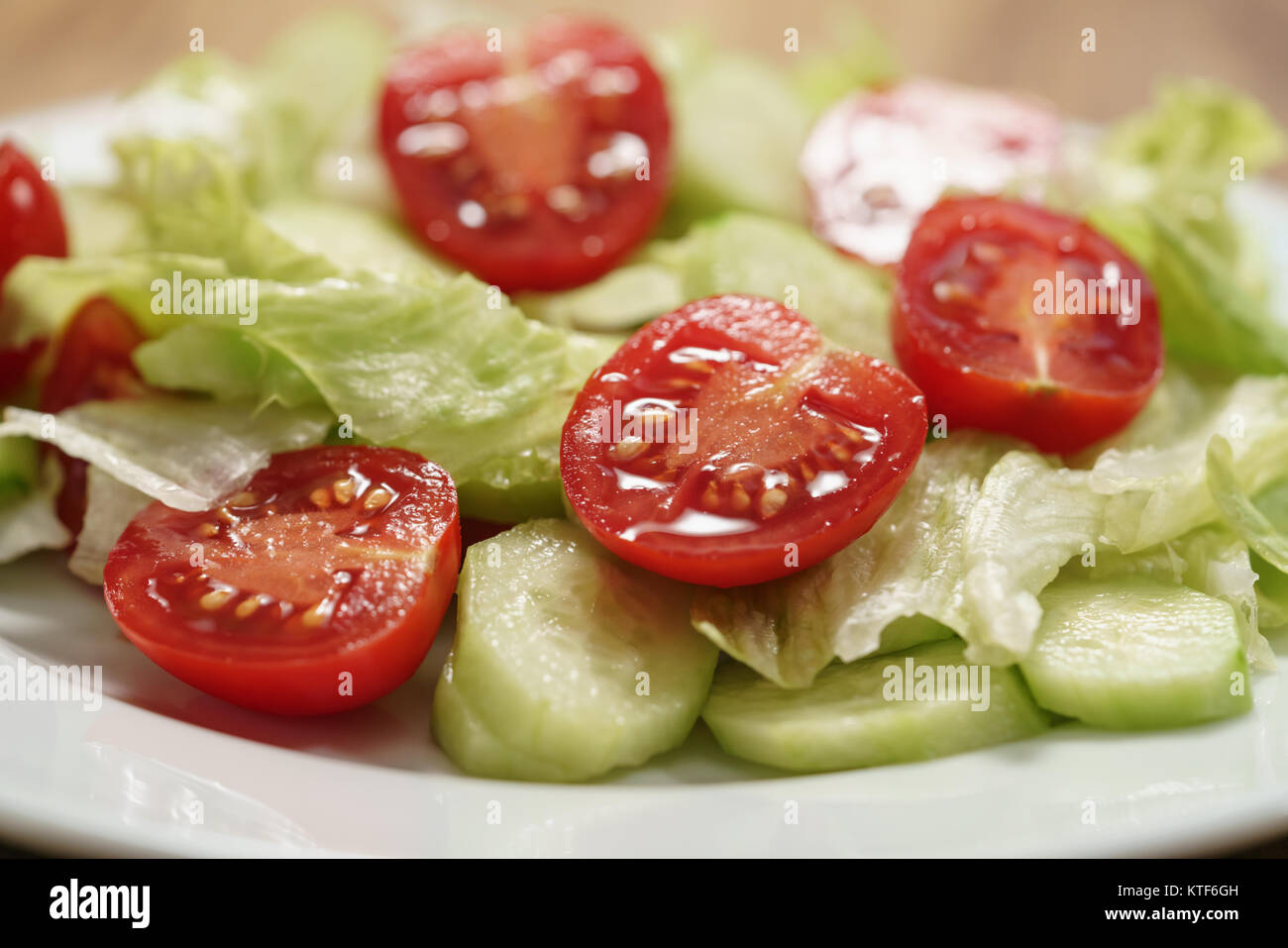 Tomatensalat mit salat -Fotos und -Bildmaterial in hoher Auflösung – Alamy
