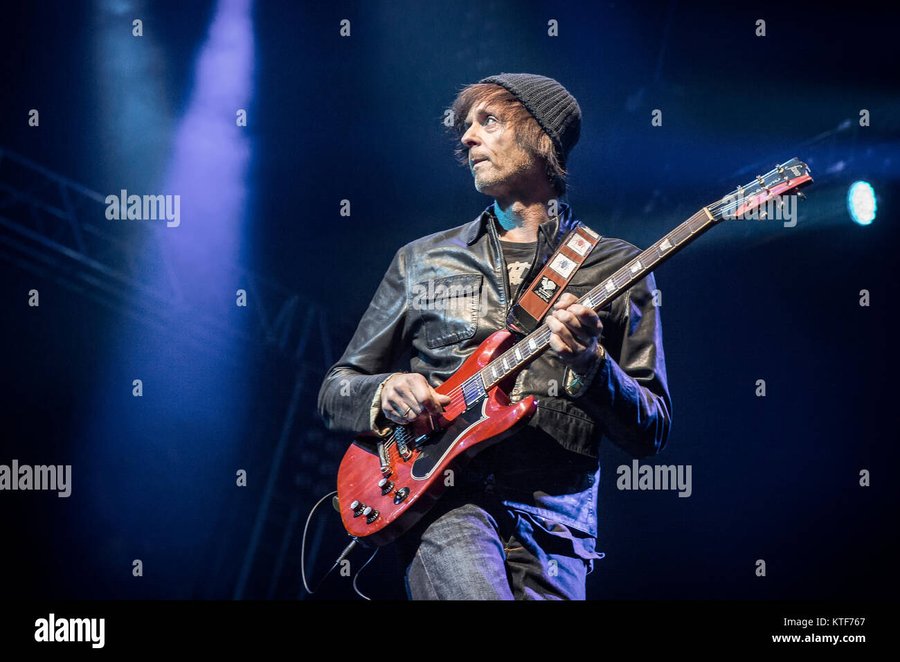 Die norwegische pop-rock Gruppe A-ha führt ein Live Konzert in Oslo Spektrum in Oslo. Hier Gitarrist Paul Waaktaar-Savoy wird gesehen, live auf der Bühne. Norwegen, 30/04 2016. Stockfoto