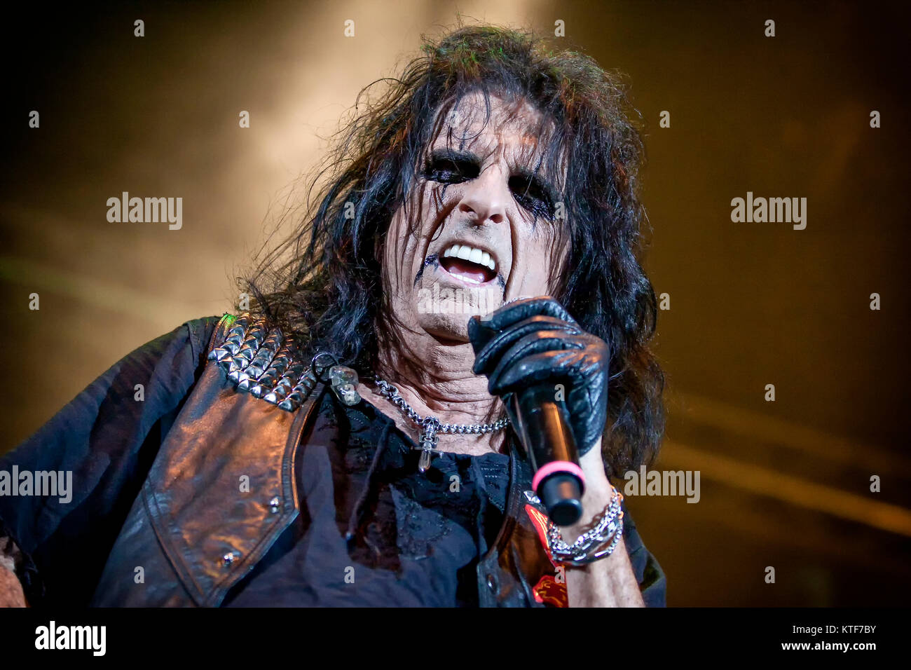 Der amerikanische Sänger, Songwriter und Musiker Alice Cooper führt ein Live Konzert in der Telenor Arena in Oslo. Norwegen, 06.07.2011. Stockfoto