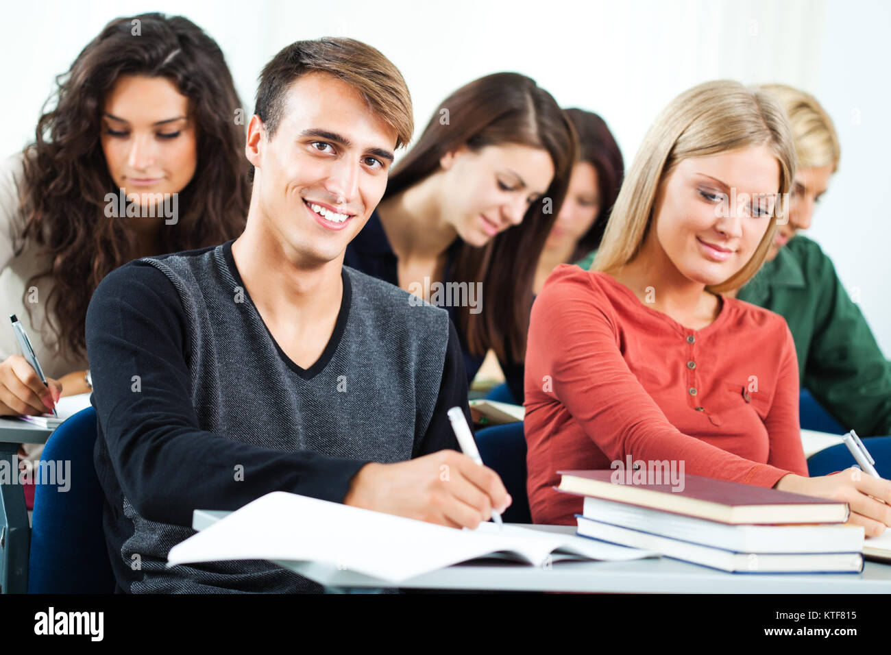 Schüler in der Klasse Stockfoto