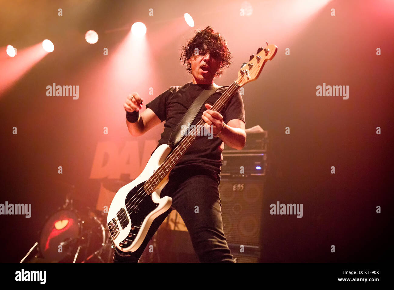 Norwegen, Oslo - November 29, 2017. Die kanadische Rockband Danko Jones führt ein Live Konzert am Rockefeller in Oslo. Hier Bassist John Calabrese wird gesehen, live auf der Bühne. (Foto: Gonzales Foto - Terje Dokken). Stockfoto