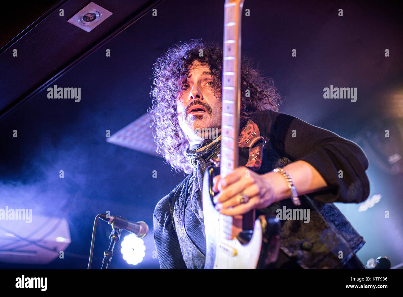 Die schwedische Funk Metal Band Electric Boys führt ein Live Konzert in Olsen, Bryn in Oslo. Hier Sänger Conny Bloom ist live auf der Bühne gesehen. Norwegen, 22/04 2016. Stockfoto