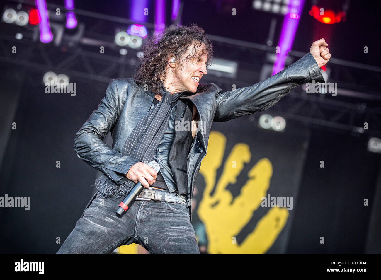 Die US-amerikanische Rockband Extreme führt ein Live Konzert in der schwedischen Musik Festival Sweden Rock Festival 2015. Hier Sänger Gary Cherone gesehen wird live auf der Bühne. Schweden, 06/06 2015. Stockfoto