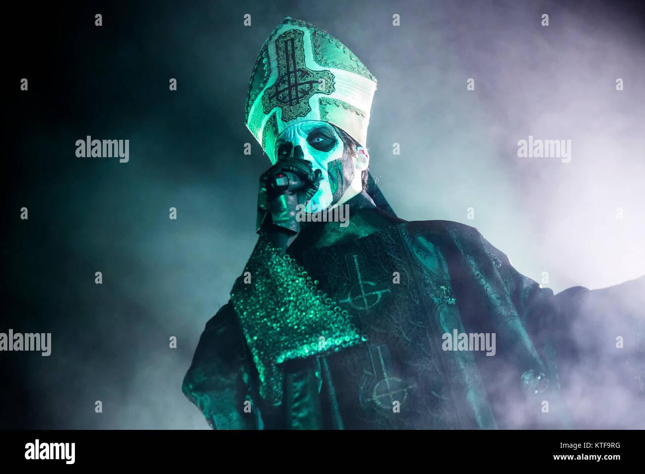 Der schwedischen Doom Metal Band Ghost führt ein Live Konzert in Sentrum Scene in Oslo. Außer für die Sänger, Papa Emeritus III, alle Bandmitglieder sind referierten als Namenlosen Ghouls. Norwegen, 12/11 2015. Stockfoto