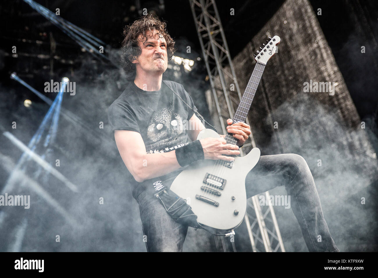 Die französischen Death Metal Band Gojira führt ein Live Konzert in der norwegischen Musik Festival Tonnen Gestein 2015. Hier Gitarrist und Sänger Joe Duplantier ist live auf der Bühne gesehen. Norwegen, 19/06 2015. Stockfoto