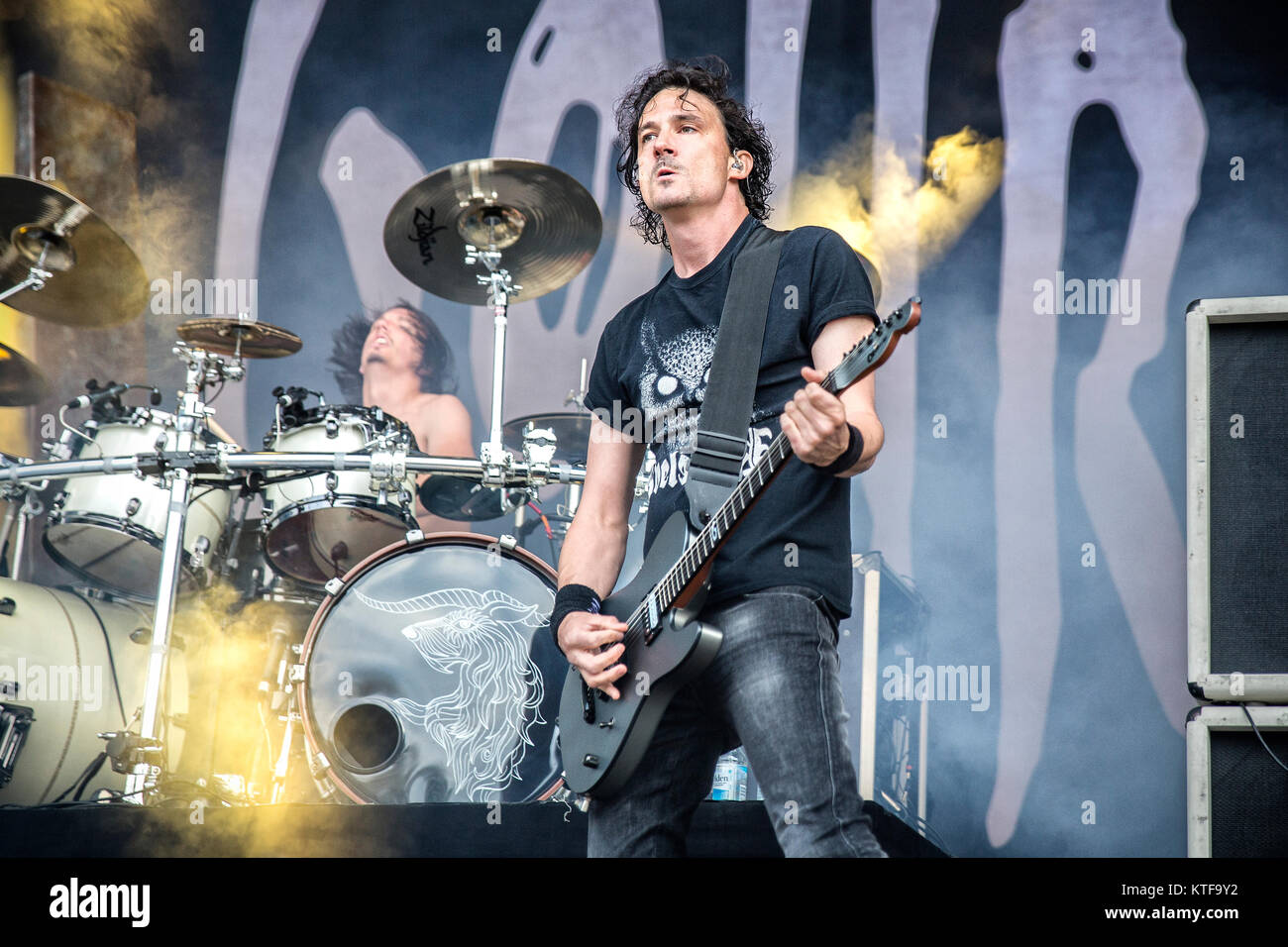 Die französischen Death Metal Band Gojira führt ein Live Konzert in der norwegischen Musik Festival Tonnen Gestein 2015. Hier Gitarrist und Sänger Joe Duplantier ist live auf der Bühne gesehen. Norwegen, 19/06 2015. Stockfoto