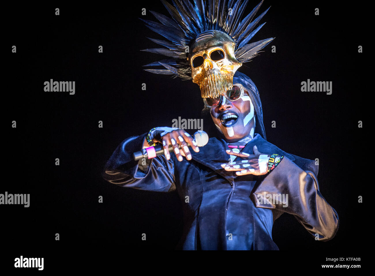 Grace Jones, die jamaikanische Sängerin, Songwriterin, Schauspielerin und Model, führt ein Live Konzert in der norwegischen Musik Festival Øyafestivalen 2016 in Oslo. Norwegen, 13/08 2016. Stockfoto