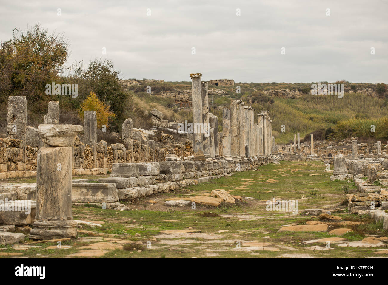 Marmor collonade Straße in der antiken Stadt Perge in der Türkei. Horizontale erschossen. Stockfoto