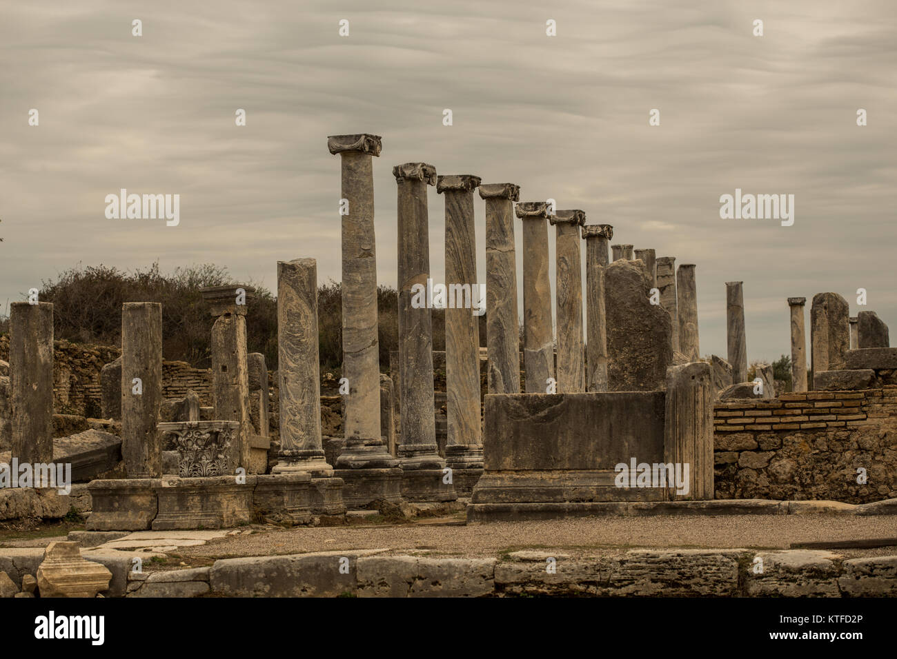 Marmor collonade in der antiken Stadt Perge in der Türkei. Horizontale erschossen. Stockfoto
