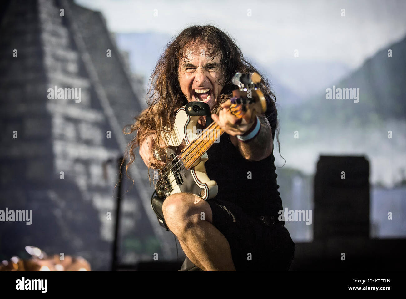 Iron Maiden, der Englischen heavy metal band, führt ein Live Konzert in der Telenor Arena in Oslo. Hier Bassist Steve Harris ist live auf der Bühne gesehen. Norwegen, 15/06 2016. Stockfoto