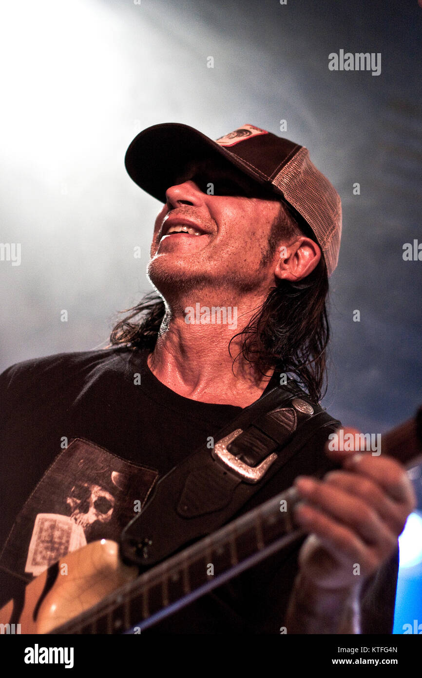 Die amerikanische Hard Rock Band Lynch Mob führt ein Live Konzert im Gamla in Oslo. Hier Musiker George Lynch an der Gitarre ist live auf der Bühne gesehen. Norwegen, 21.11.2010. Stockfoto