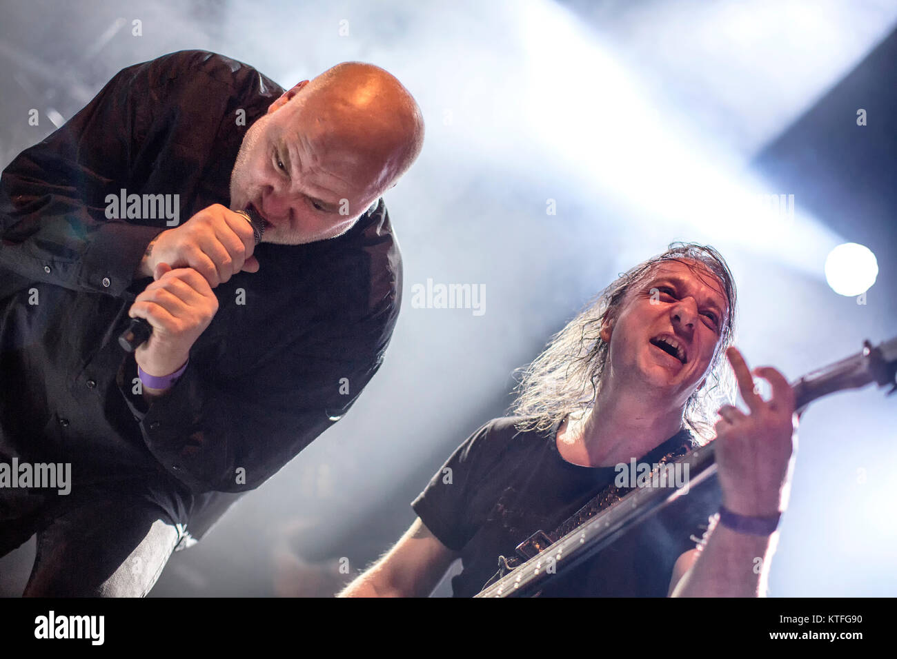 Die norwegische Black-Metal-Band Mayhem führt ein Live Konzert am Rockefeller als Teil des Festivals Inferno Metal Festival 2016 in Oslo. Hier Bass Player Necrobutcher wird gesehen, live auf der Bühne mit ex-Sänger Messias. Norwegen, 27/03 2016. Stockfoto