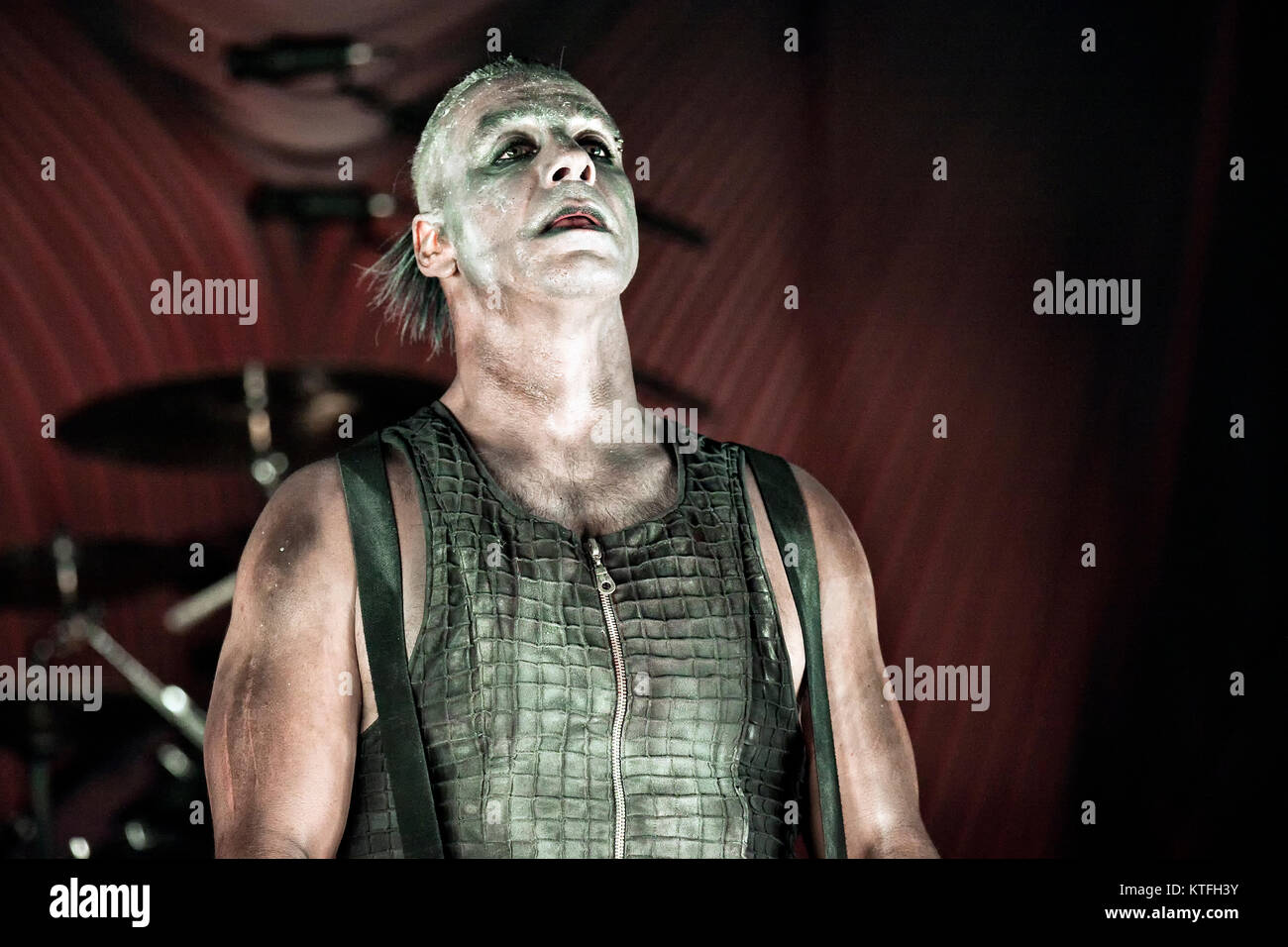 Rammstein, die deutsche Industrial Metal Band, führt ein Live Konzert in Vallhall Arena in Oslo. Hier charakteristischen Sänger der Band Till Lindemann ist live auf der Bühne gesehen. Norwegen, 19.02.2012. Stockfoto