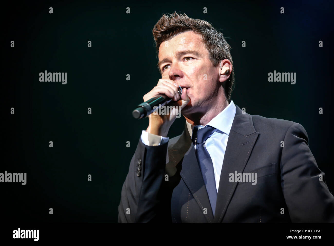 Der englische Sänger, Songwriter und Musiker Rick Astley führt auf der Messe "Wir Lieben Die 80s' an Telenor Arena in Oslo leben. Norwegen, 26.04.2014. Stockfoto