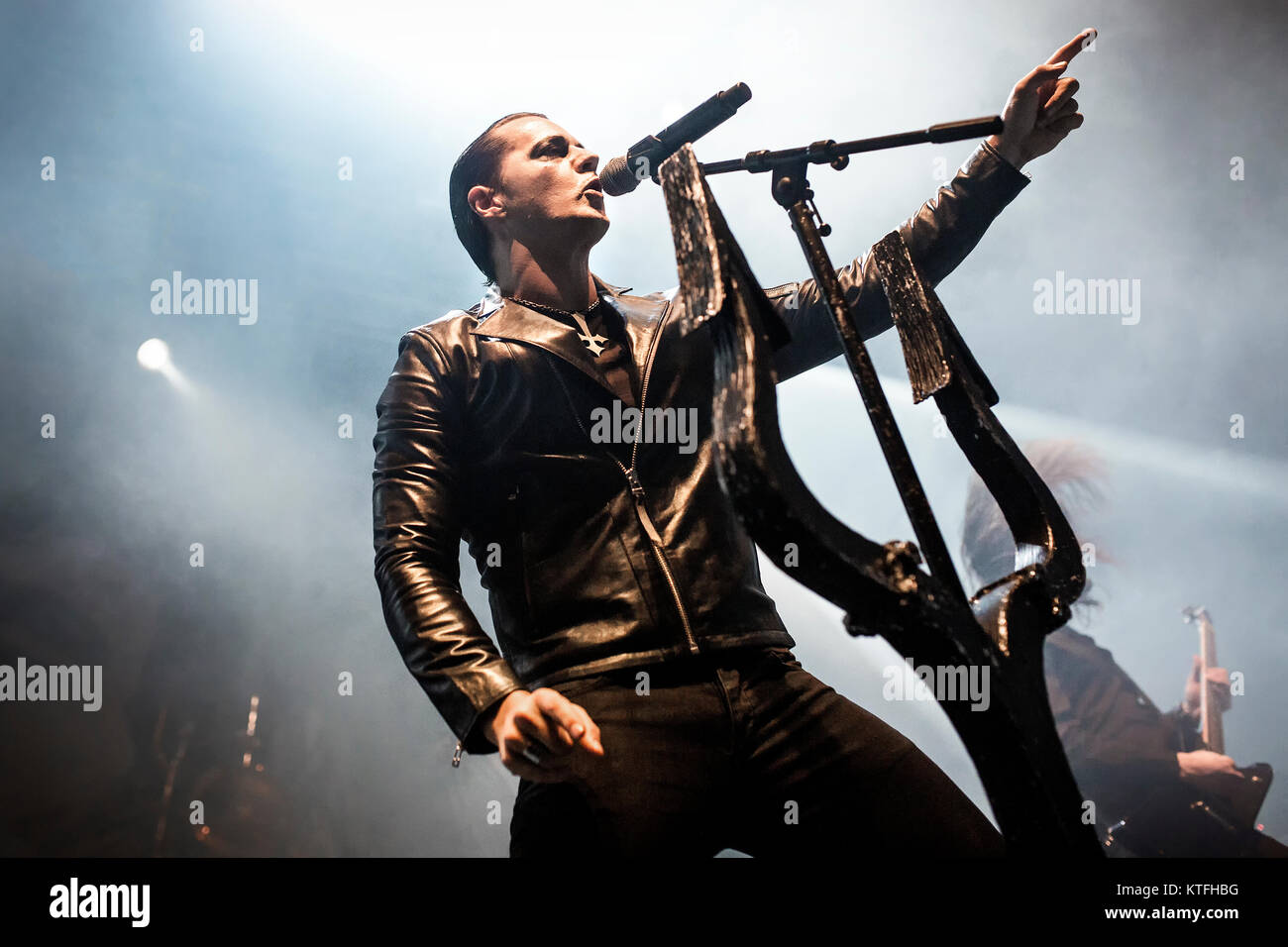 Norwegen, Oslo - November 24, 2017. Der norwegischen Black Metal Band Satyricon führt ein Live Konzert in Sentrum Scene in Oslo. Hier Sänger Satyr gesehen wird live auf der Bühne. (Foto: Gonzales Foto - Terje Dokken). Stockfoto