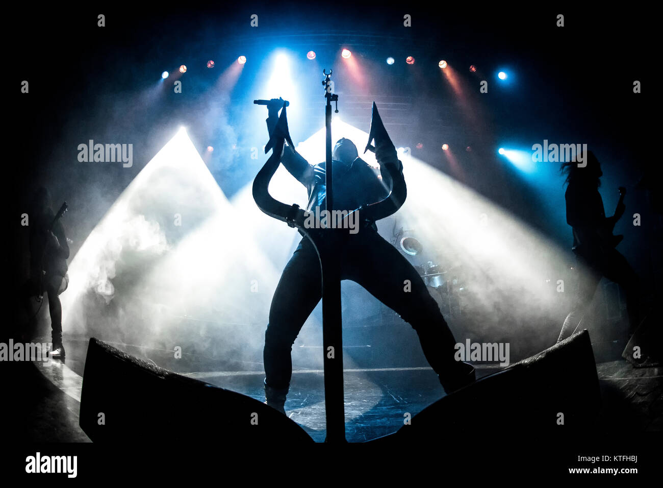 Norwegen, Oslo - November 24, 2017. Der norwegischen Black Metal Band Satyricon führt ein Live Konzert in Sentrum Scene in Oslo. Hier Sänger Satyr gesehen wird live auf der Bühne. (Foto: Gonzales Foto - Terje Dokken). Stockfoto