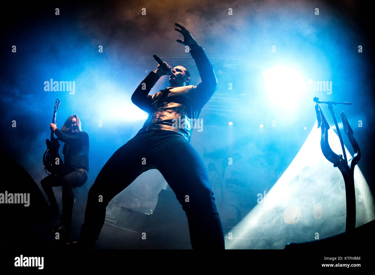Norwegen, Oslo - November 24, 2017. Der norwegischen Black Metal Band Satyricon führt ein Live Konzert in Sentrum Scene in Oslo. Hier Sänger Satyr gesehen wird live auf der Bühne. (Foto: Gonzales Foto - Terje Dokken). Stockfoto