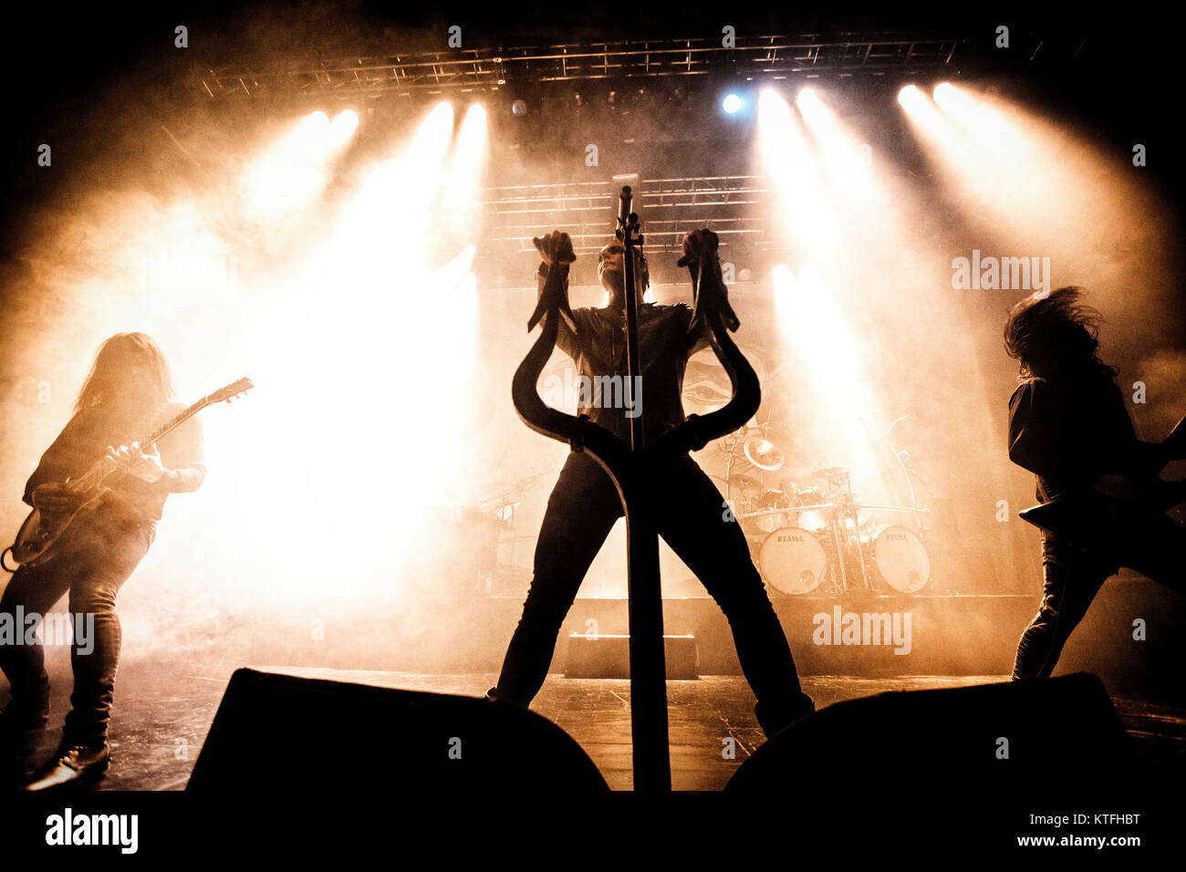 Norwegen, Oslo - November 24, 2017. Der norwegischen Black Metal Band Satyricon führt ein Live Konzert in Sentrum Scene in Oslo. Hier Sänger Satyr gesehen wird live auf der Bühne. (Foto: Gonzales Foto - Terje Dokken). Stockfoto