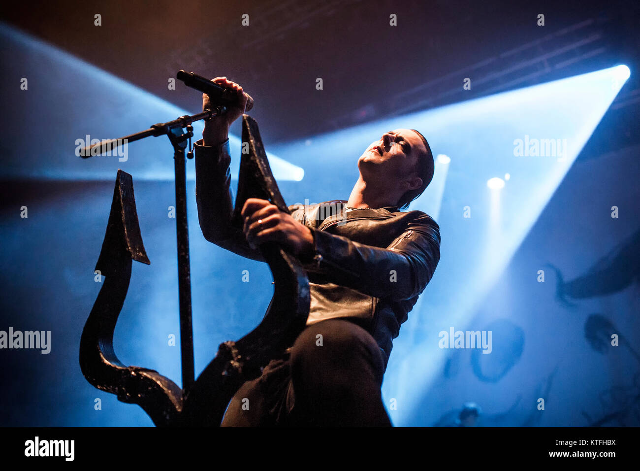 Norwegen, Oslo - November 24, 2017. Der norwegischen Black Metal Band Satyricon führt ein Live Konzert in Sentrum Scene in Oslo. Hier Sänger Satyr gesehen wird live auf der Bühne. (Foto: Gonzales Foto - Terje Dokken). Stockfoto