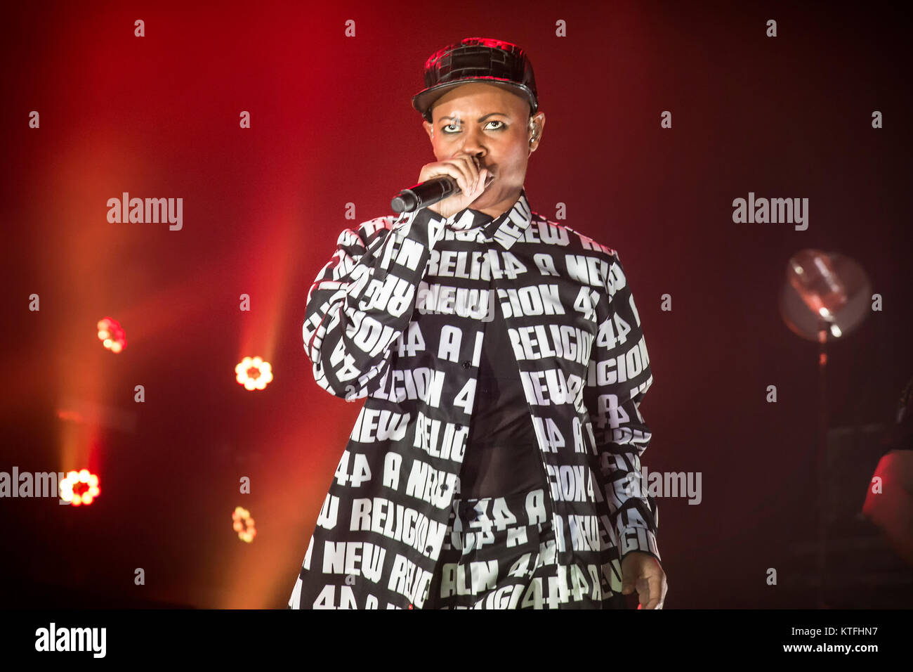 Die britische Rockband Skunk Anansie führt ein Live Konzert in Sentrum Scene in Oslo. Hier Sänger Haut ist live auf der Bühne gesehen. Norwegen, 01.03.2017. Stockfoto