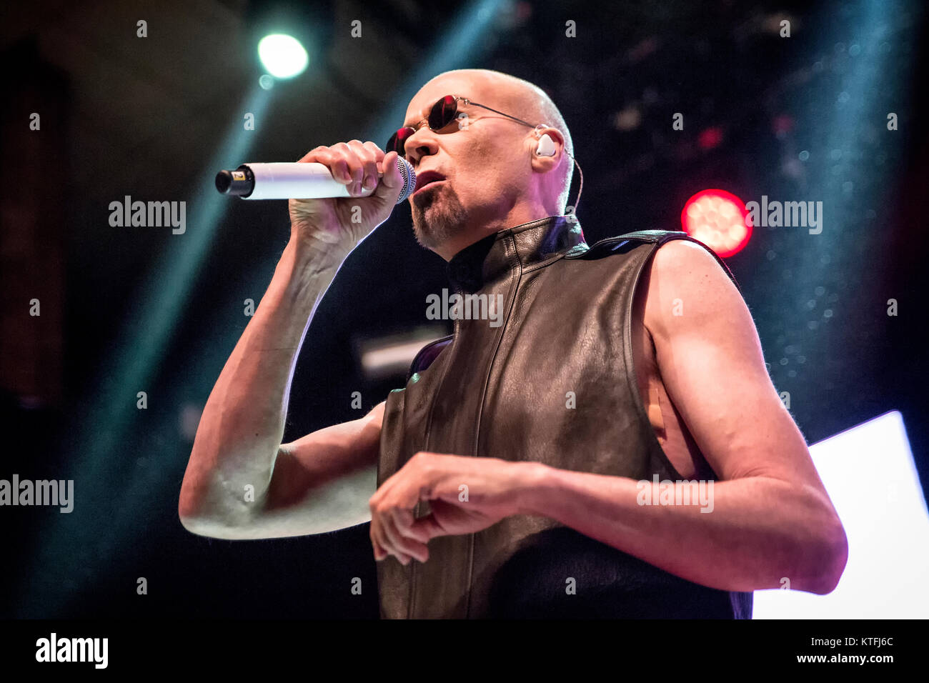 Die Englische elektronische New-Wave-Band The Human League führt ein Live Konzert am Rockefeller in Oslo. Hier Sänger, Songwriter und Produzent Philip Oakey ist live auf der Bühne gesehen. Norwegen, 12/11 2016. Stockfoto