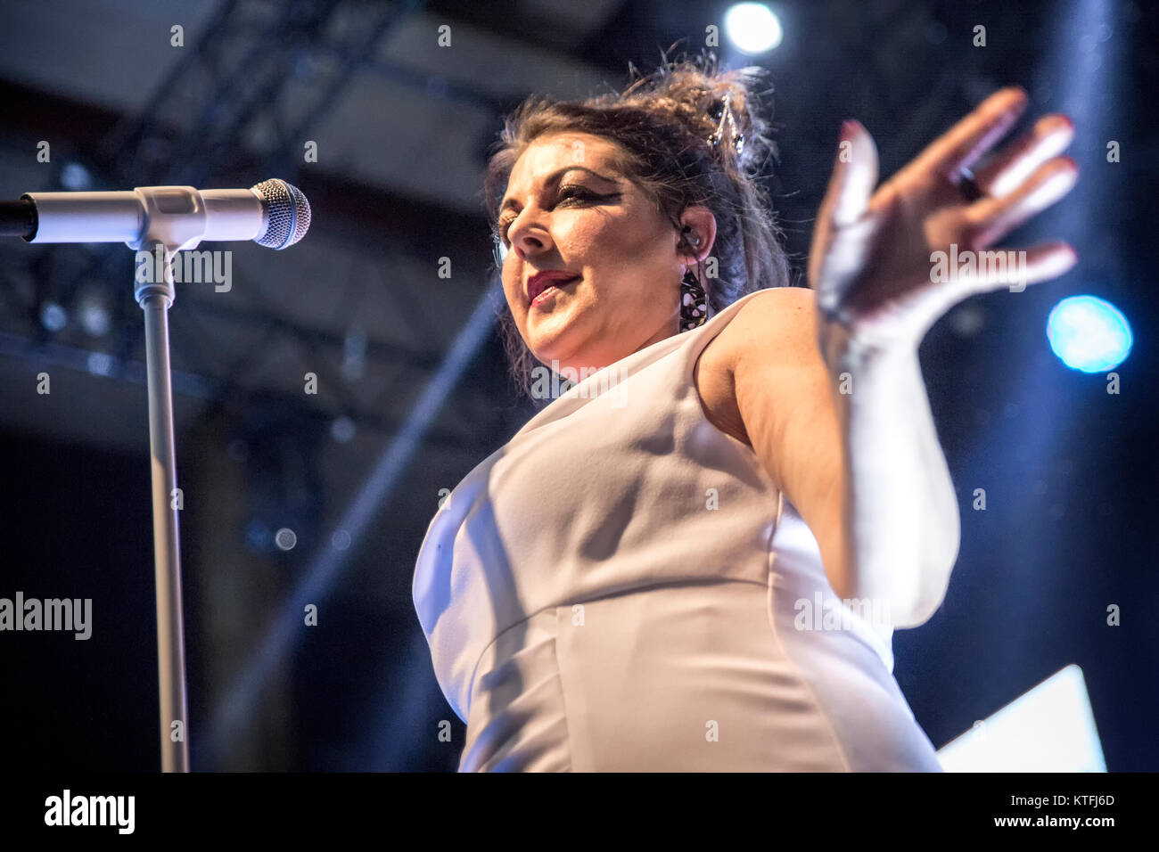 Die Englische elektronische New-Wave-Band The Human League führt ein Live Konzert am Rockefeller in Oslo. Hier Sängerin Joanne Catherall wird gesehen, live auf der Bühne. Norwegen, 12/11 2016. Stockfoto