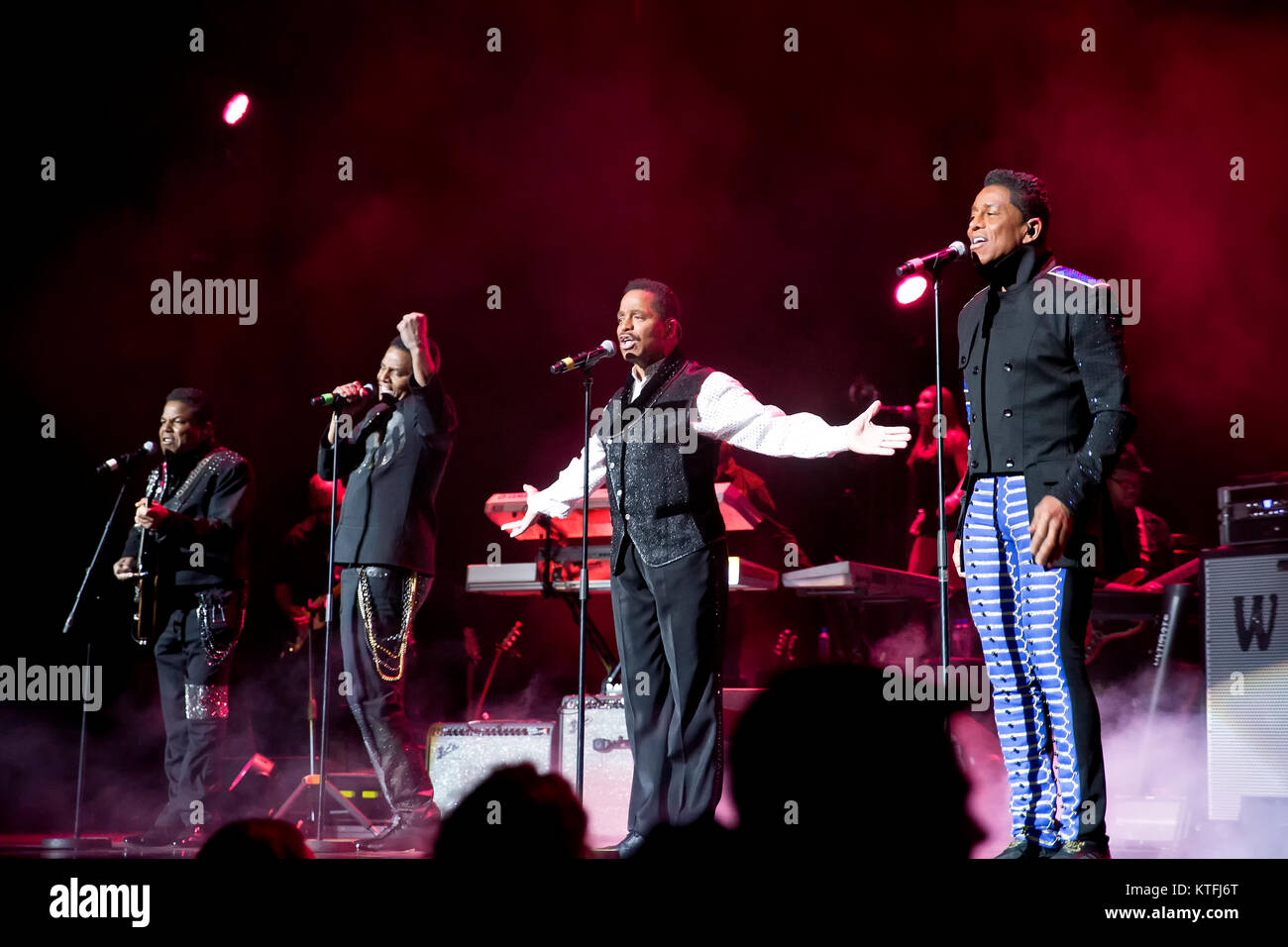 Die amerikanische Familie, die Gruppe der Jackson 5 führt ein Live Konzert in Oslo Spektrum als Teil der Einheit Tour 2012/2013. Die Gruppe besteht aus den Brüdern Jackie, Tito, Marlon und Jermaine Jackson. Norwegen, 21/02 2013. Stockfoto