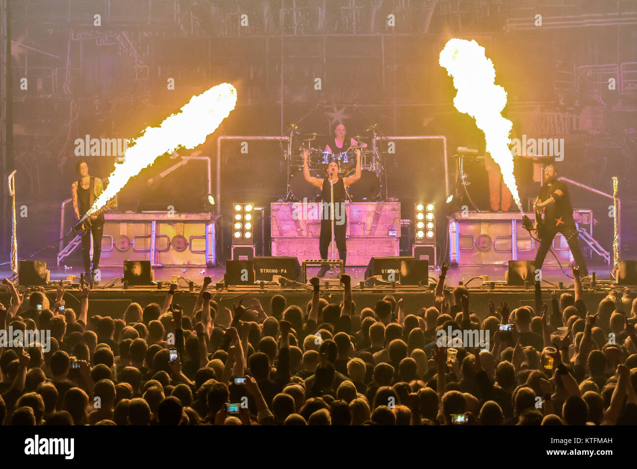 Rammstein guitarist rock metal music -Fotos und -Bildmaterial in hoher ...