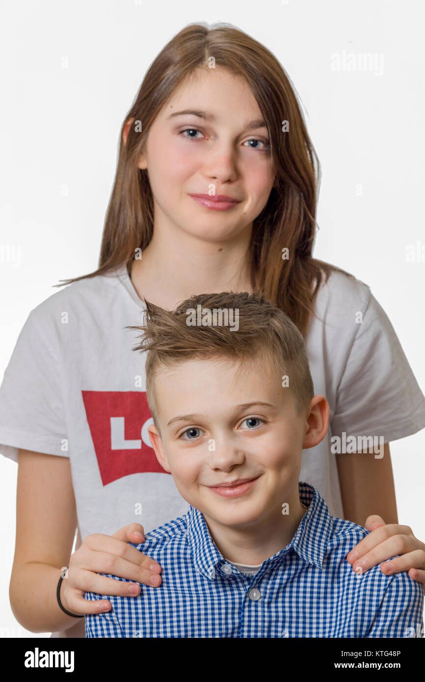 Bruder und Schwester Geschwister formale Portrait auf weißem Hintergrund Model Release: Ja. Property Release: Nein. Stockfoto